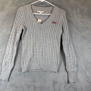 Aeropostale Light Gray V-Neck Cable Sweater Size Small American Flag Patriotic